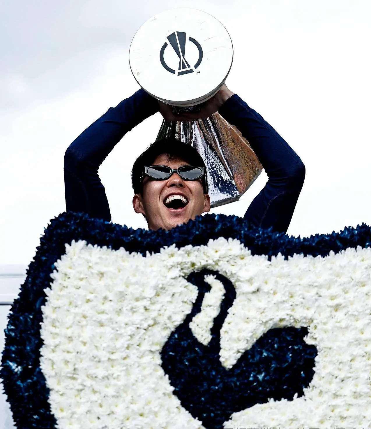 九游游戏平台-费内巴切发布备战花絮，今晨止住颓势，世俱杯任务艰巨，更衣室氛围转暖(费内巴切土超赛程)